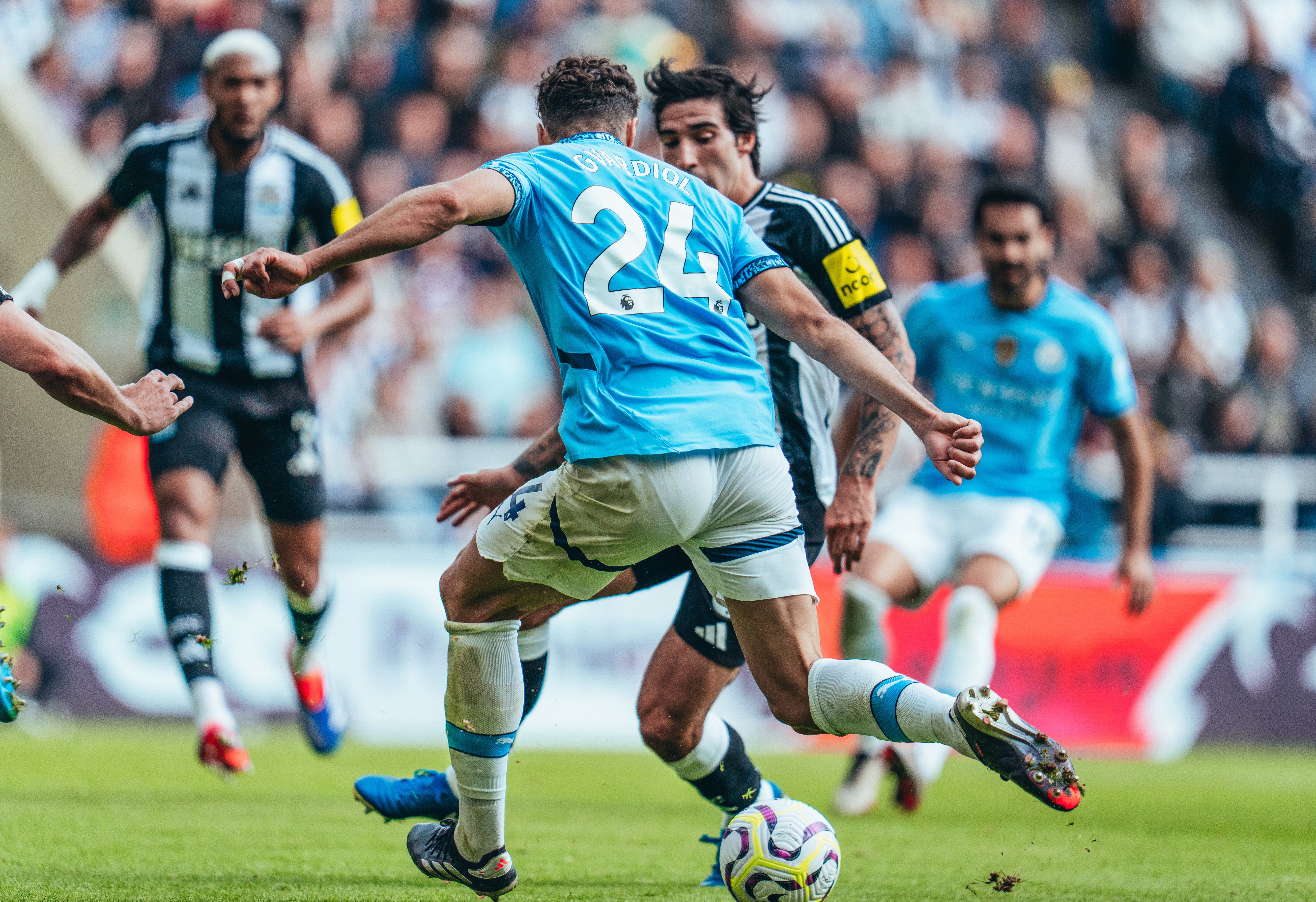 Gvardiol marca um golaço no St James' Park. 