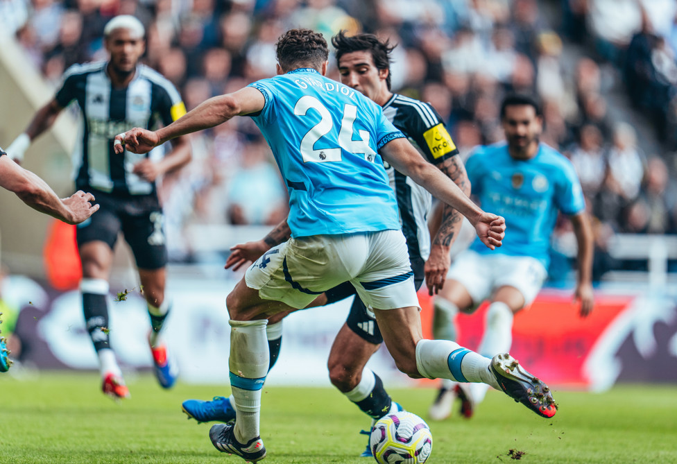 Gvardiol marca um golaço no St James' Park. 