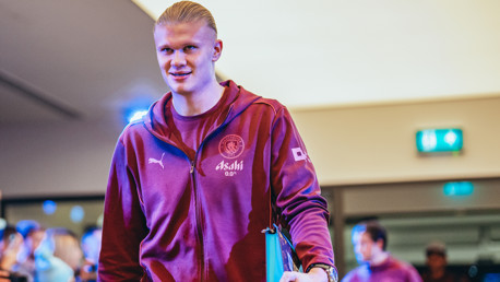HAPPY HAALAND: Erling in good spirits when arriving at the stadium.