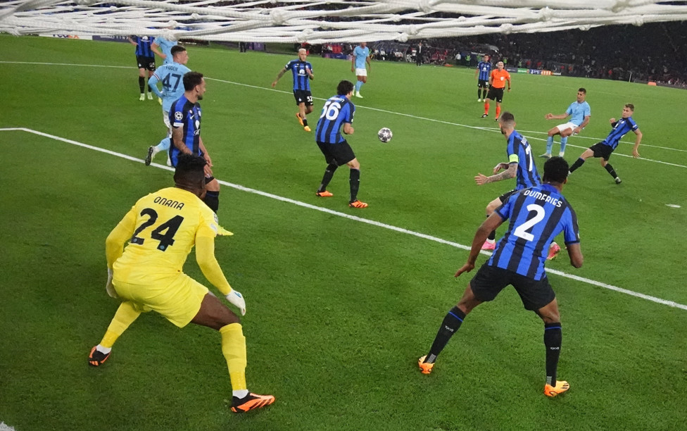 City chega em Atenas após vencer a Champions League em junho.