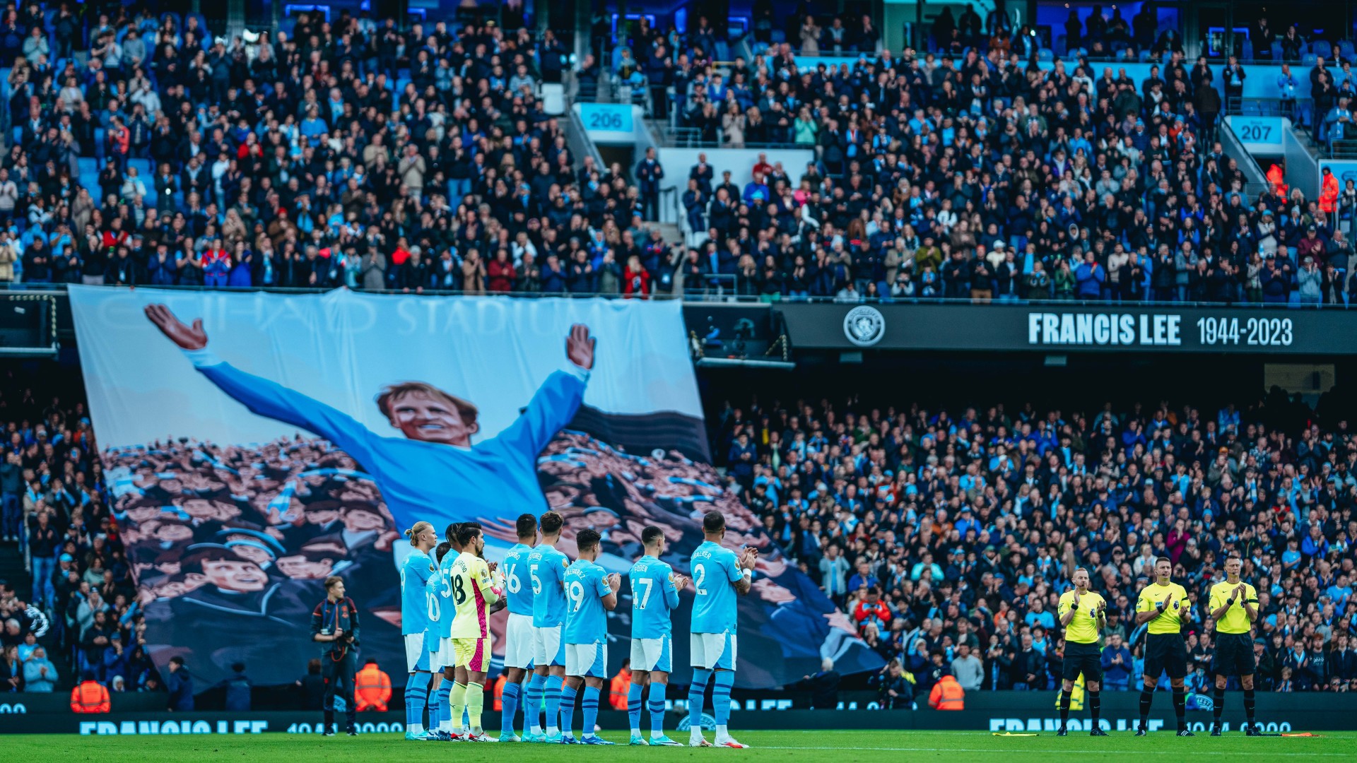 POIGNANT TRIBUTE: A giant Tifo was unfurled in honour of the late, great Francis Lee.