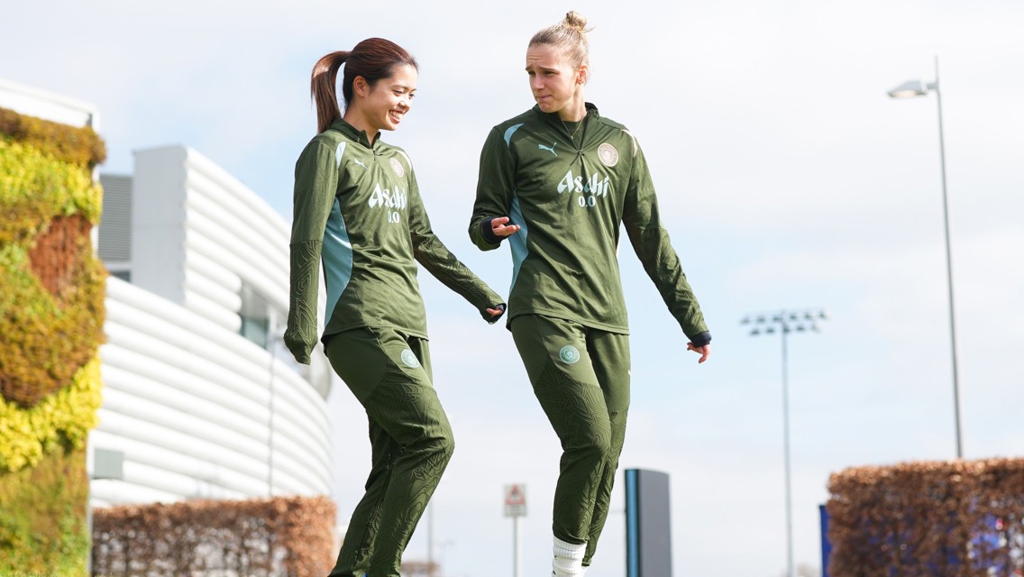 Meet Miedema and Hasegawa at stadium store 