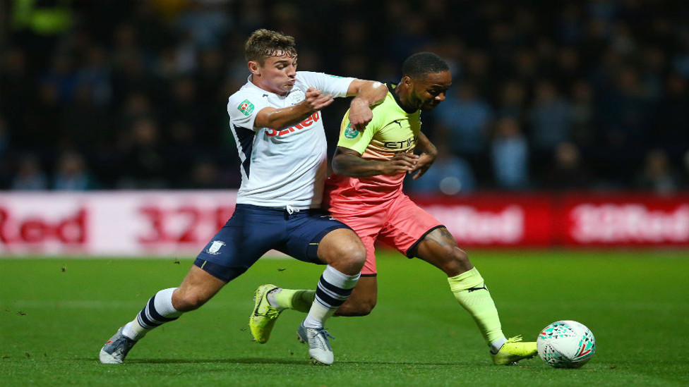 Raheem Sterling participó en todos los goles del City.