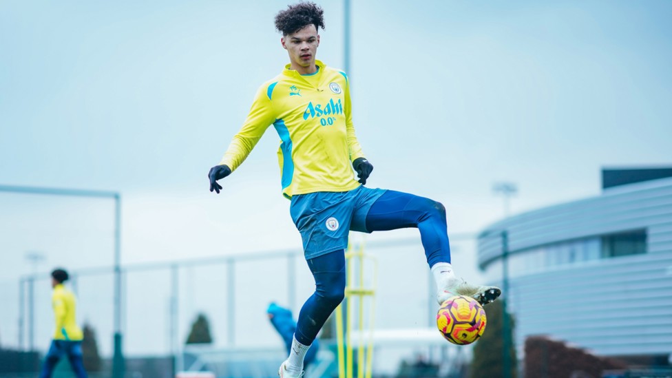 ACADEMY ACE  : Nico O'Reilly brings the ball down. 