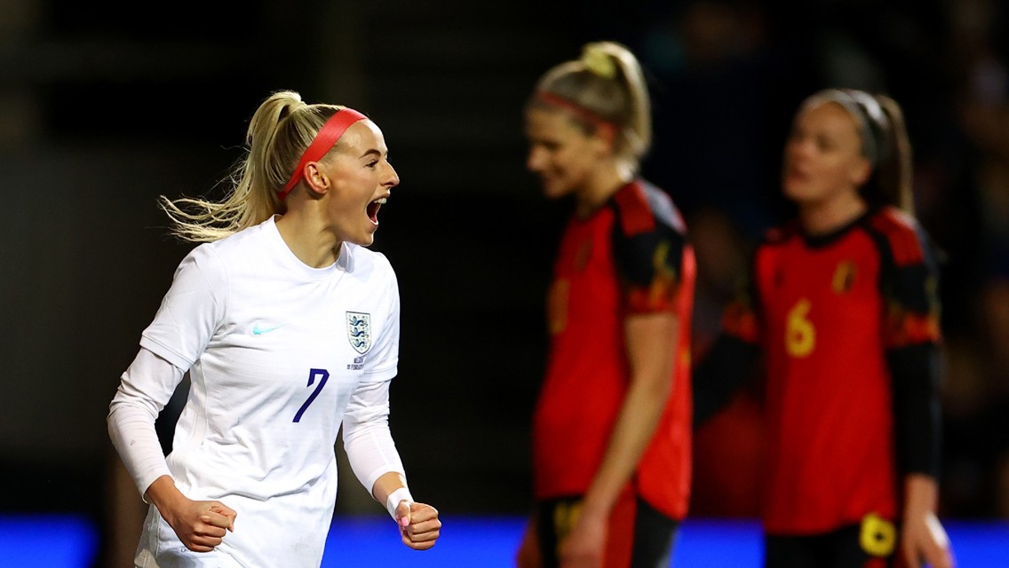 Kelly double helps England retain Arnold Clark Cup
