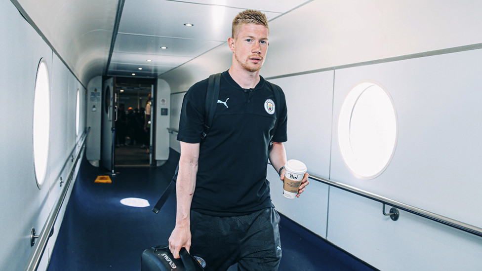 STITCH UP : De Bruyne's been given someone else's coffee!