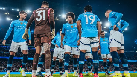 Como posso assistir a City x Forest na TV?