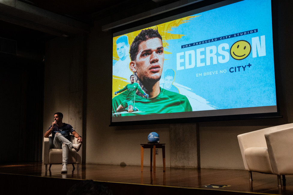 Ederson sendo homenageado na sua cidade!