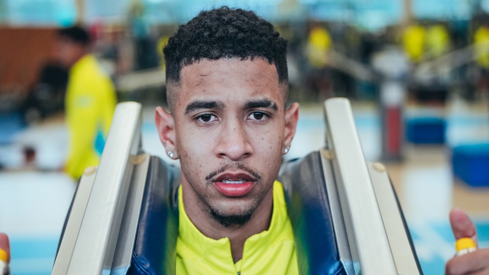 STRENGTH  : Savinho is tested in the gym. 