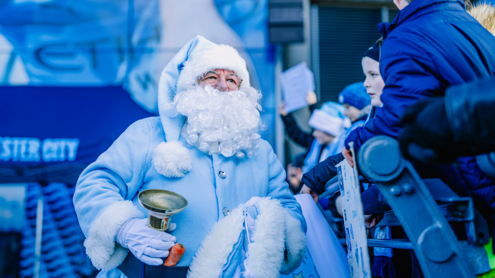 FESTIVE FEELS : Santa is a Blue!