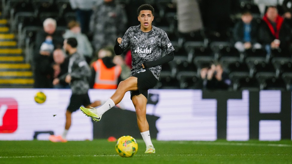 READY RICO : Final touches ahead of kick-off.