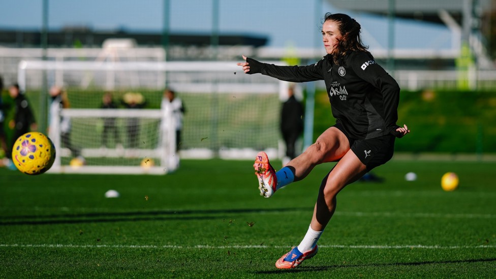 TAKE THAT : Grace Clinton with the strike