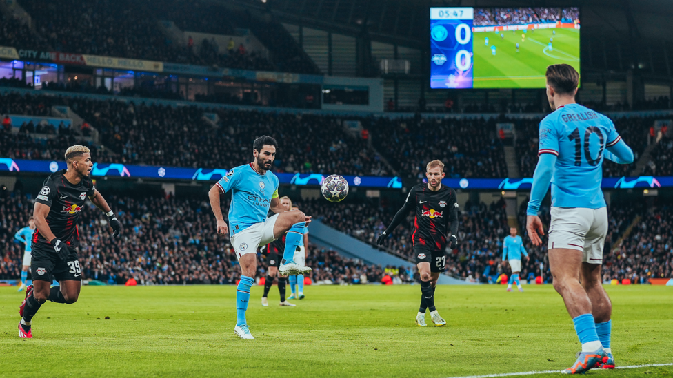 SILKY ILKAY : Gundogan gets on the ball.