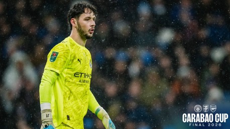 A Manchester City goalkeeper in a yellow kit during the Carabao Cup Final 2026 against Arsenal.