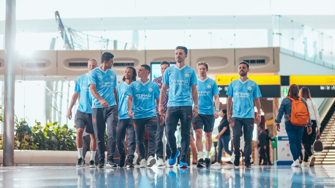 Manchester City masuk susunan pemain untuk Etihad di Zayed International Airport