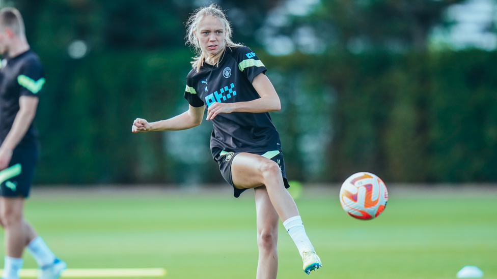 PASS AND MOVE  : The players preparing for a tough test against Chelsea