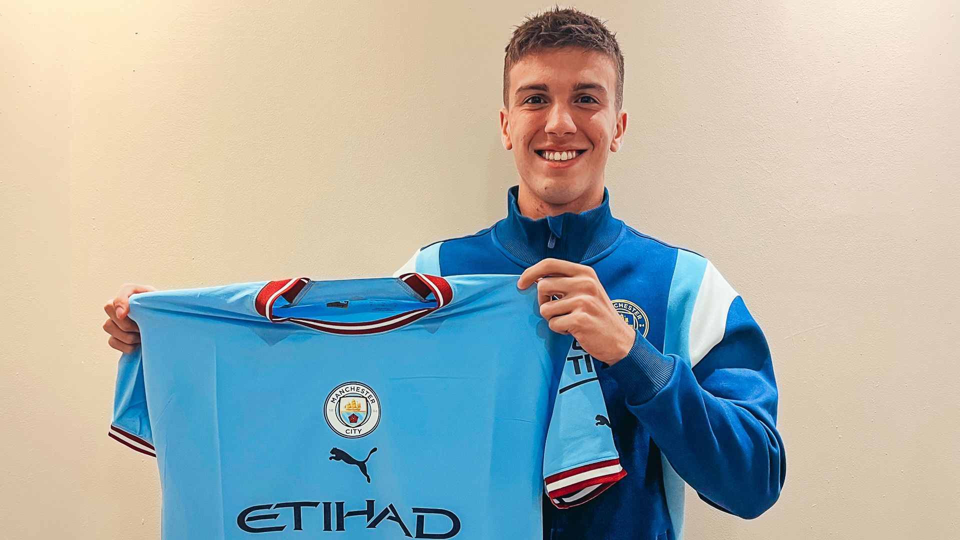 City sign Maximo Perrone from Velez Sarsfield