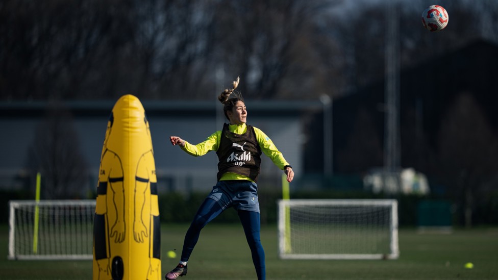 HEADS UP  : Laia Aleixandri meets the ball.