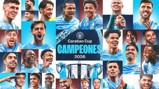 A collage image featuring faceless soccer players in light blue jerseys surrounding text 'Carabao Cup Campeones 2026' and a trophy, indicating a victory celebration.
