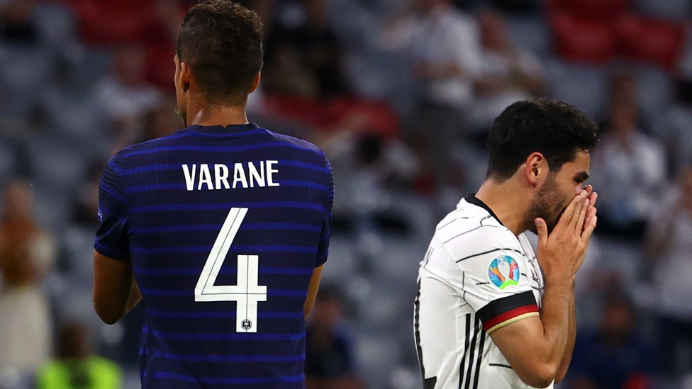 LAMENTO. : La Alemania de Ilkay Gündogan cayó en su estreno ate Francia.