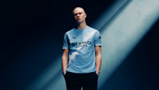 Our stars model the 2025/26 PUMA Home kit! 