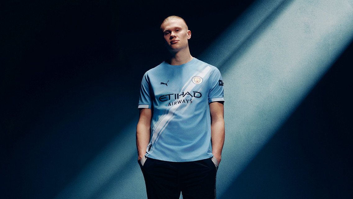 Our stars model the 2025/26 PUMA Home kit! 
