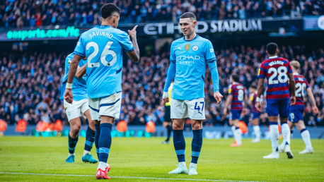 SUPER SAVINHO: Celebrates.