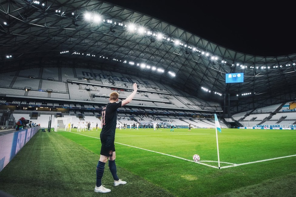 27 OKTOBER : Kami melakukan perjalanan ke Stade Velodrome yang terkenal dan mengalahkan Marseille 3-0 di fase grup Liga Champions. City memuncaki grup C, dengen meraih 16 poin dan hanya kebobolan satu kali.