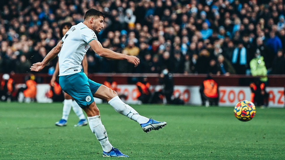 GOL. : Rúben Dias abrió el marcador desde la frontal.
