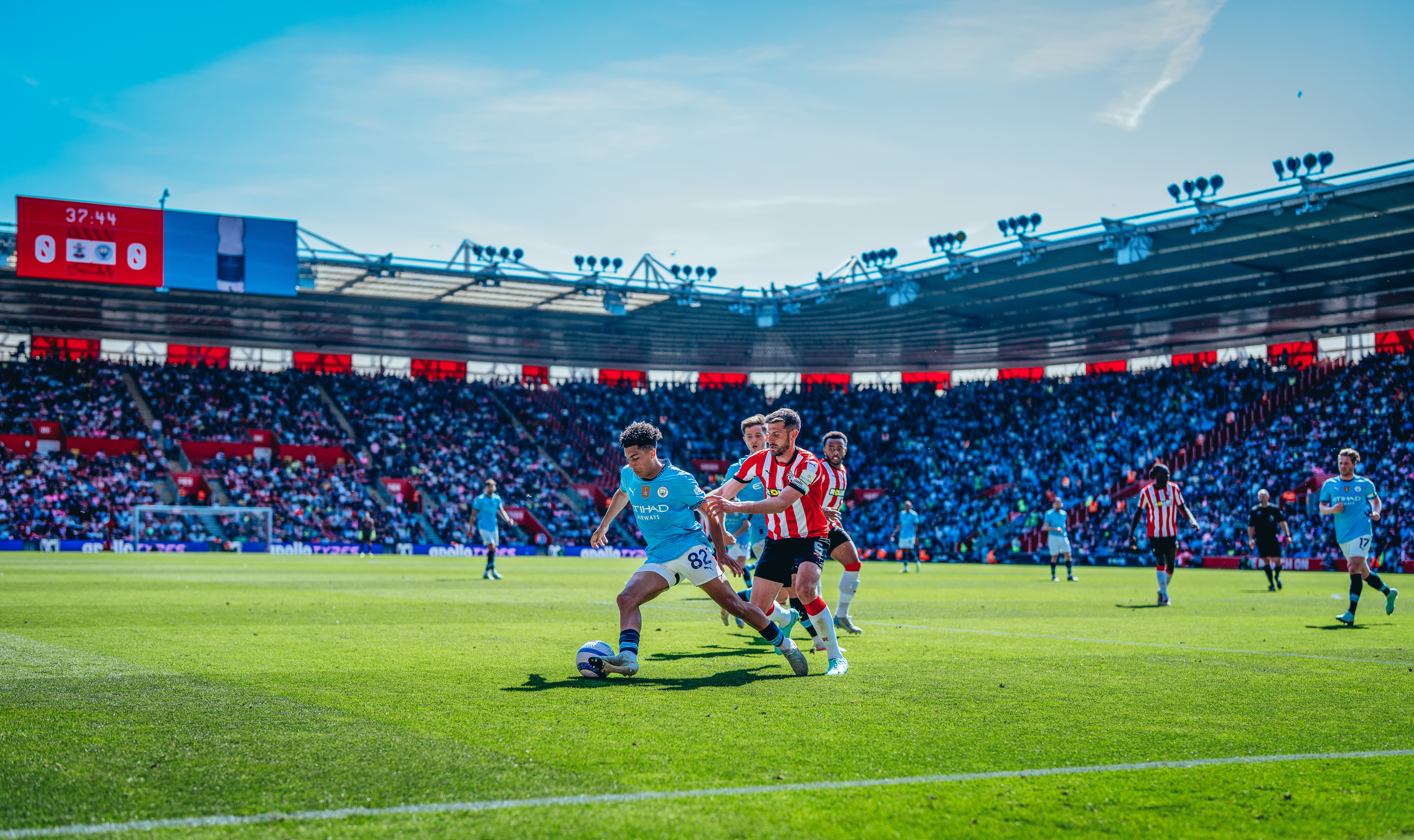 Tarde muito ensolarada na casa do Southampton.