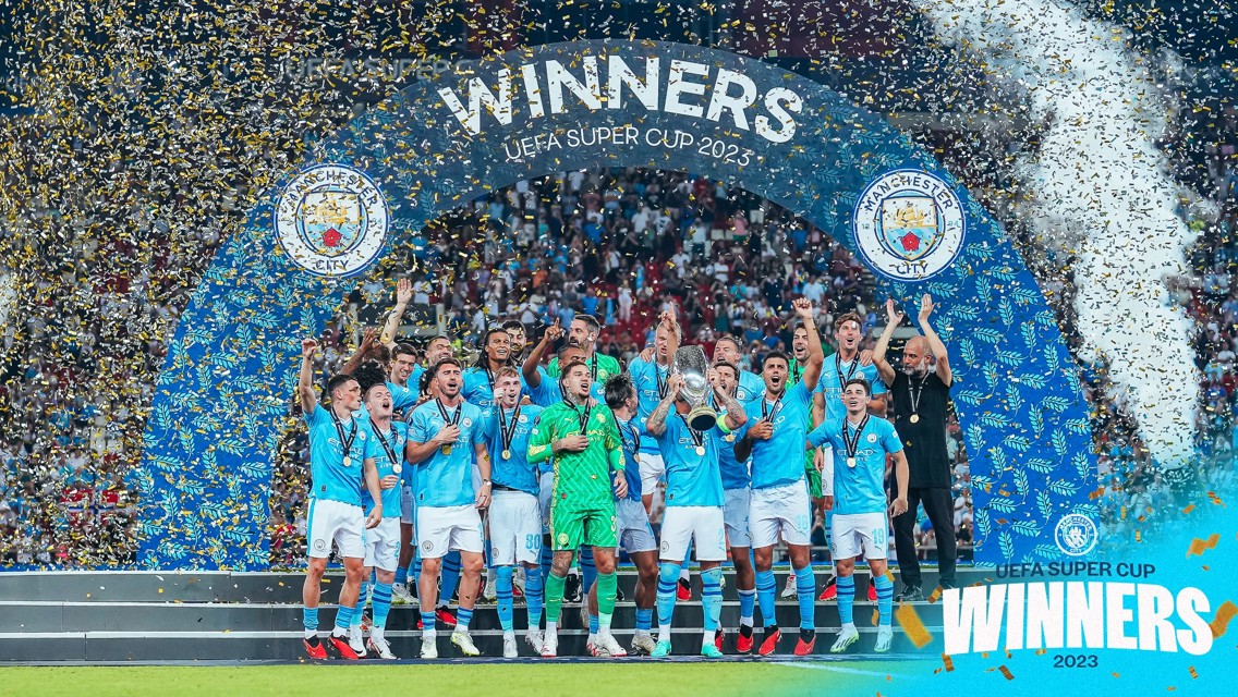Gallery: UEFA Super Cup Trophy Lift!