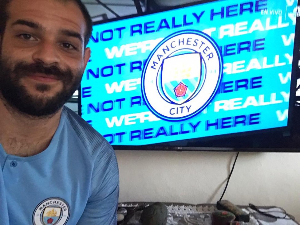 WNRH. : Rafael siguiendo la cobertura de un partido del City.