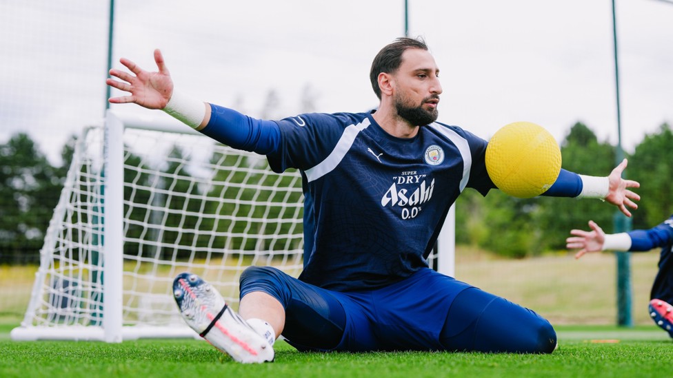 BIG FRAME : Gianluigi Donnarumma is impossible to beat
