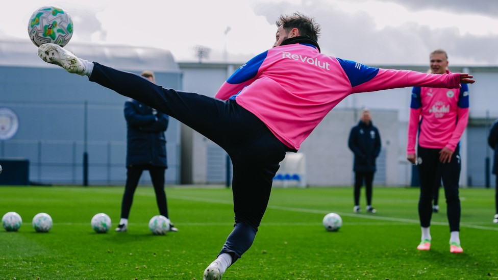 SILVA SERVICE : The skipper shows his flexibility as he keeps his eyes on the ball