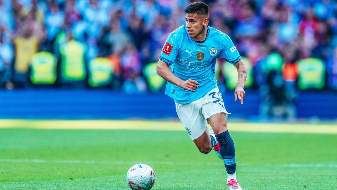 Echeverri joins Leverkusen on loan