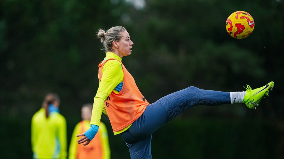 CONTROL  : Alanna Kennedy brings the ball under her spell. 