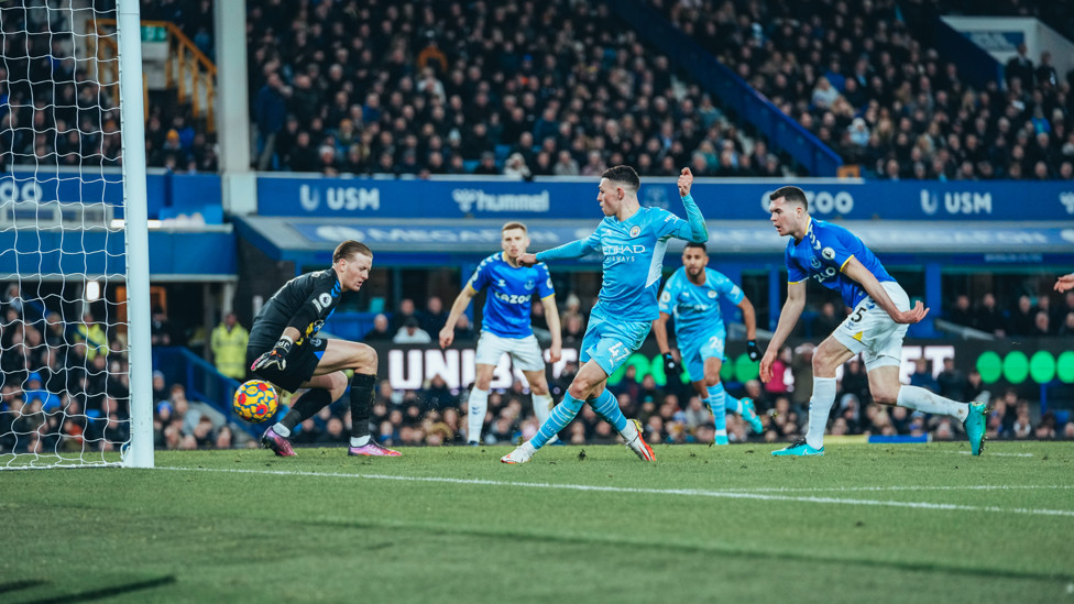 OHHH YEESSSS : Foden taps home the winner from close range. 