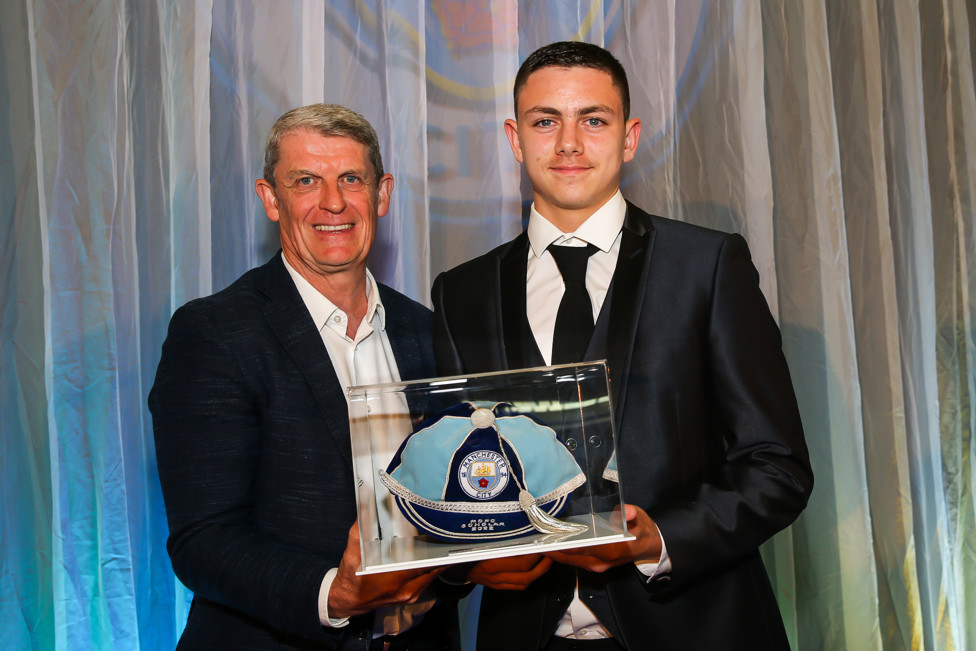 Ashton Muir  : Winger