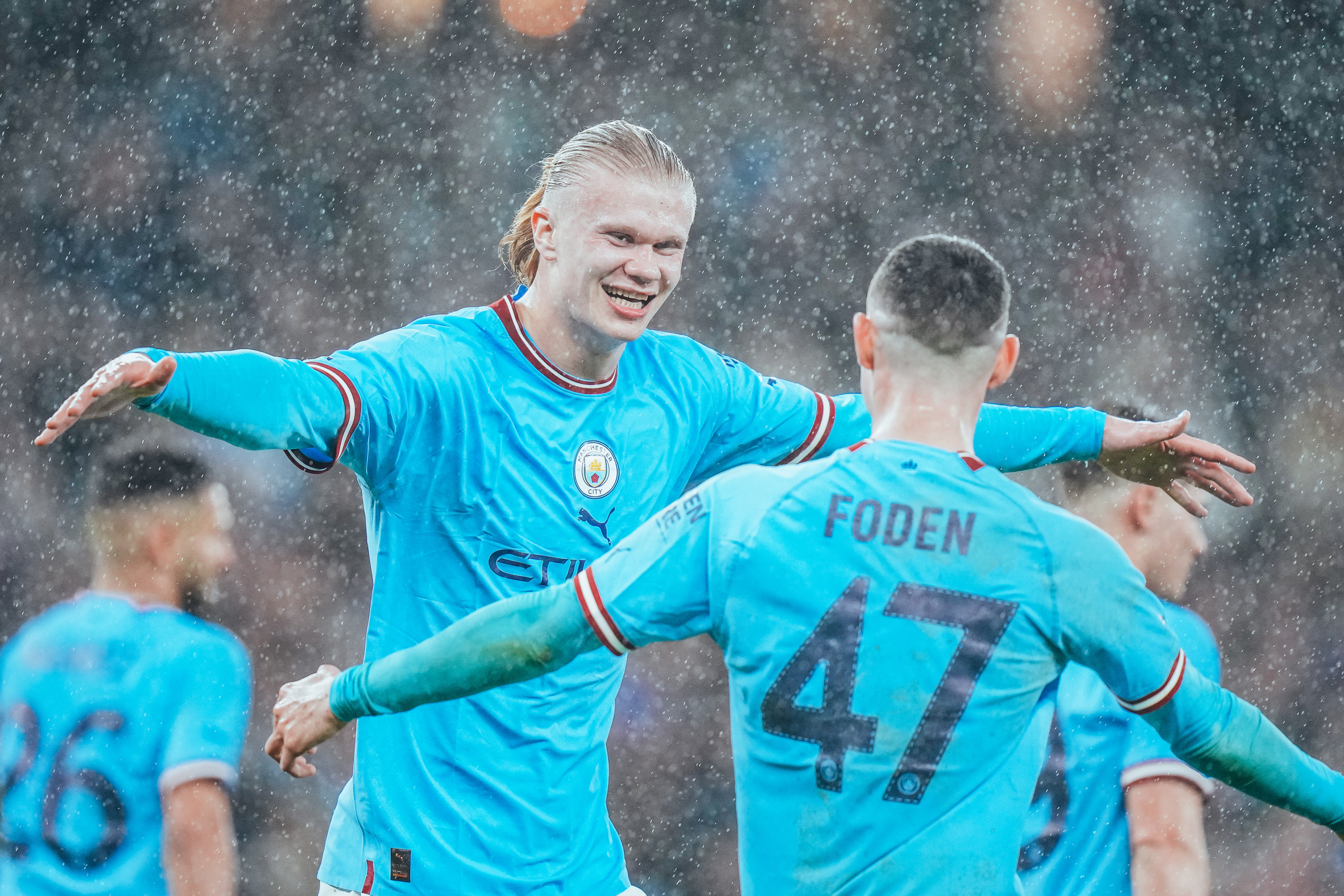 A DUPLA  : Haaland e Foden jogaram muito contra o Burnley.