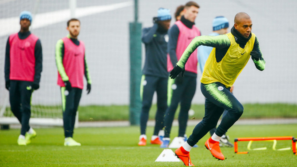 OUT THE TRAPS : Fernandinho accelerates into space