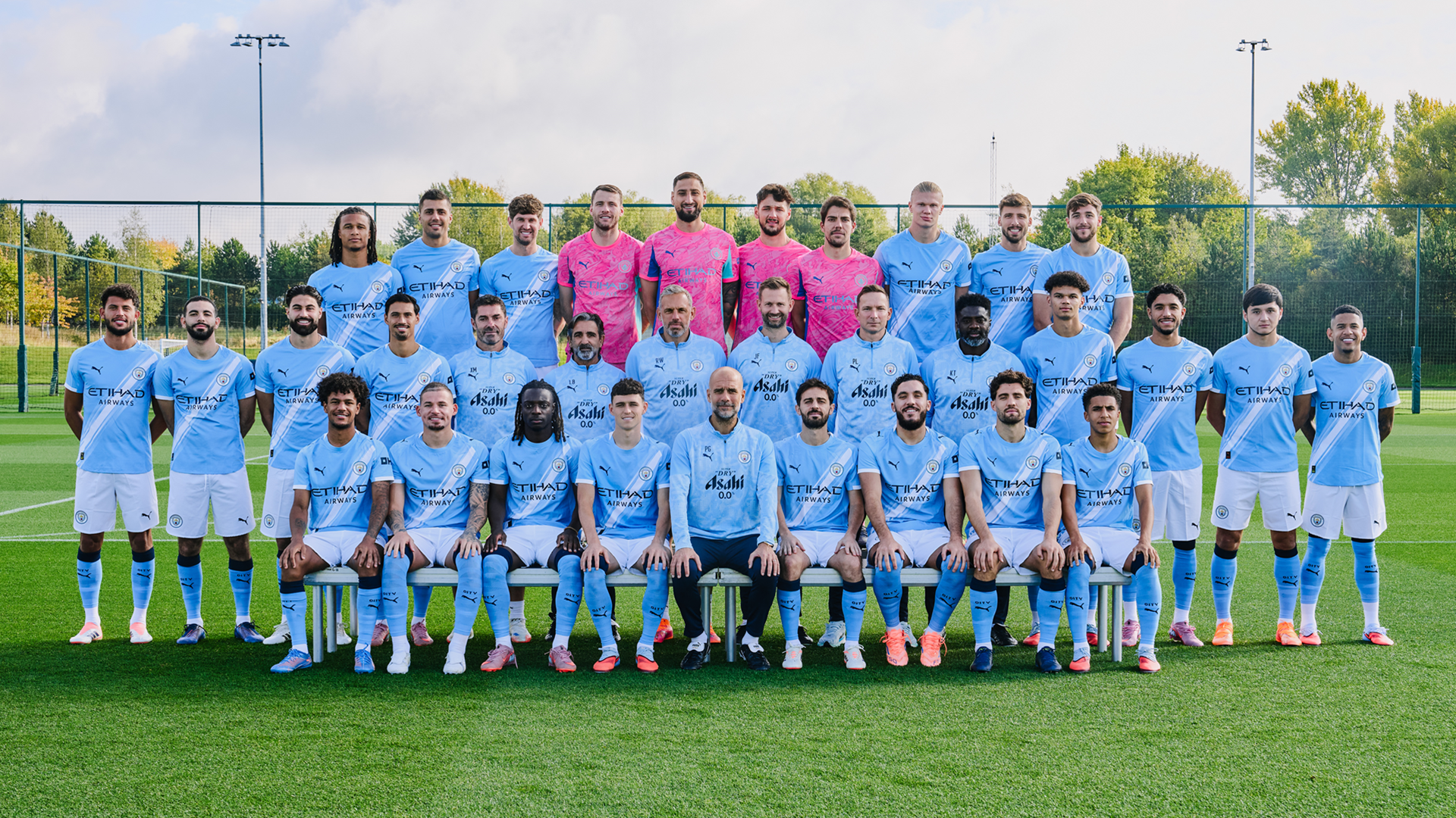Manchester City squad photo 2025/26 revealed