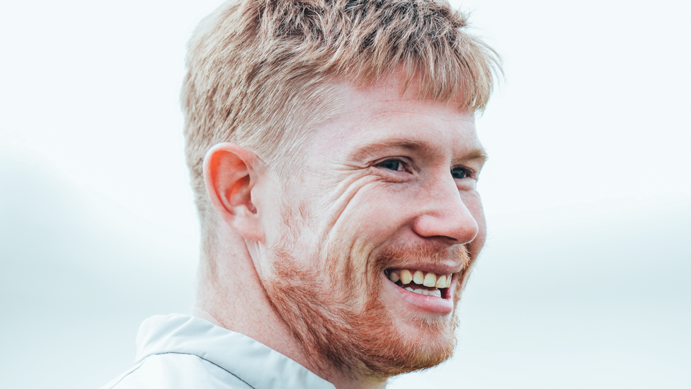 ALL SMILES : Kevin De Bruyne enjoys the session