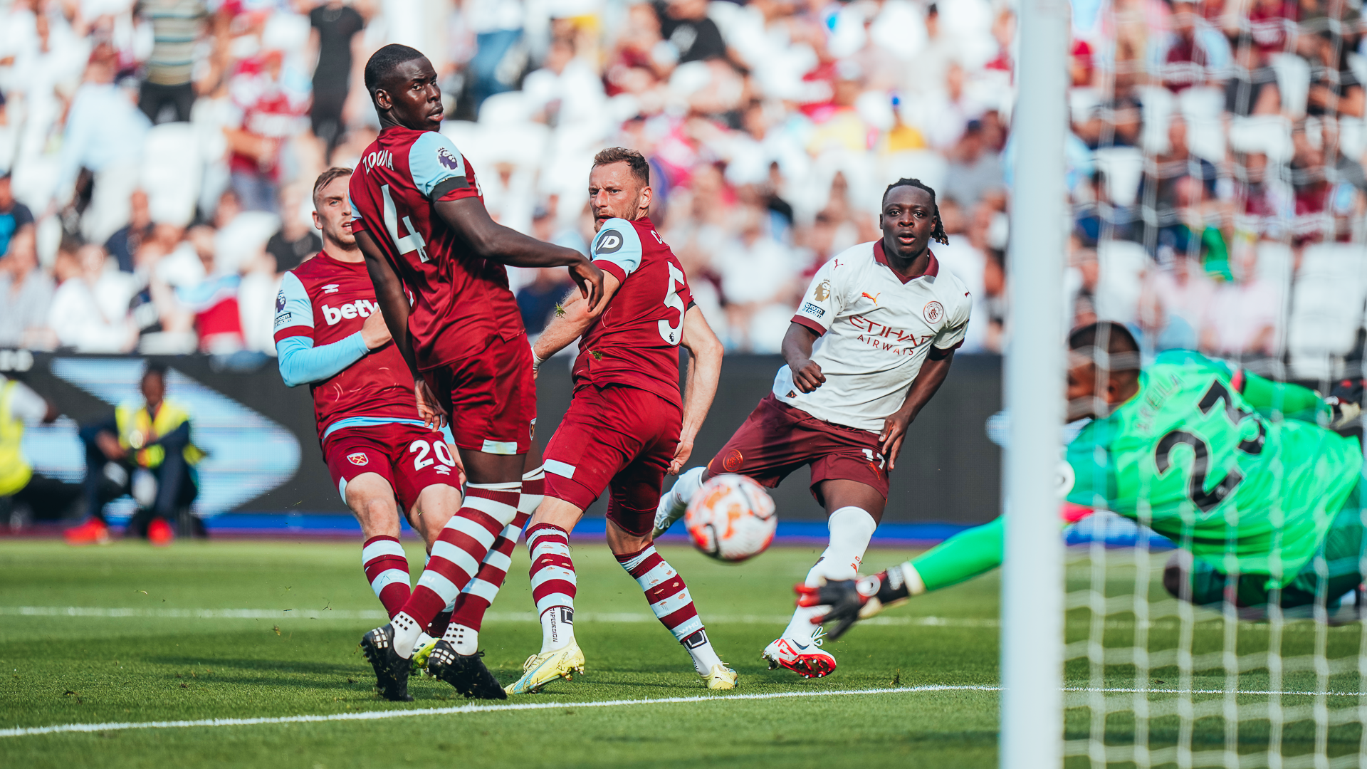 West Ham Are Flying High With a Unique Brand of Counter-Attacking Football