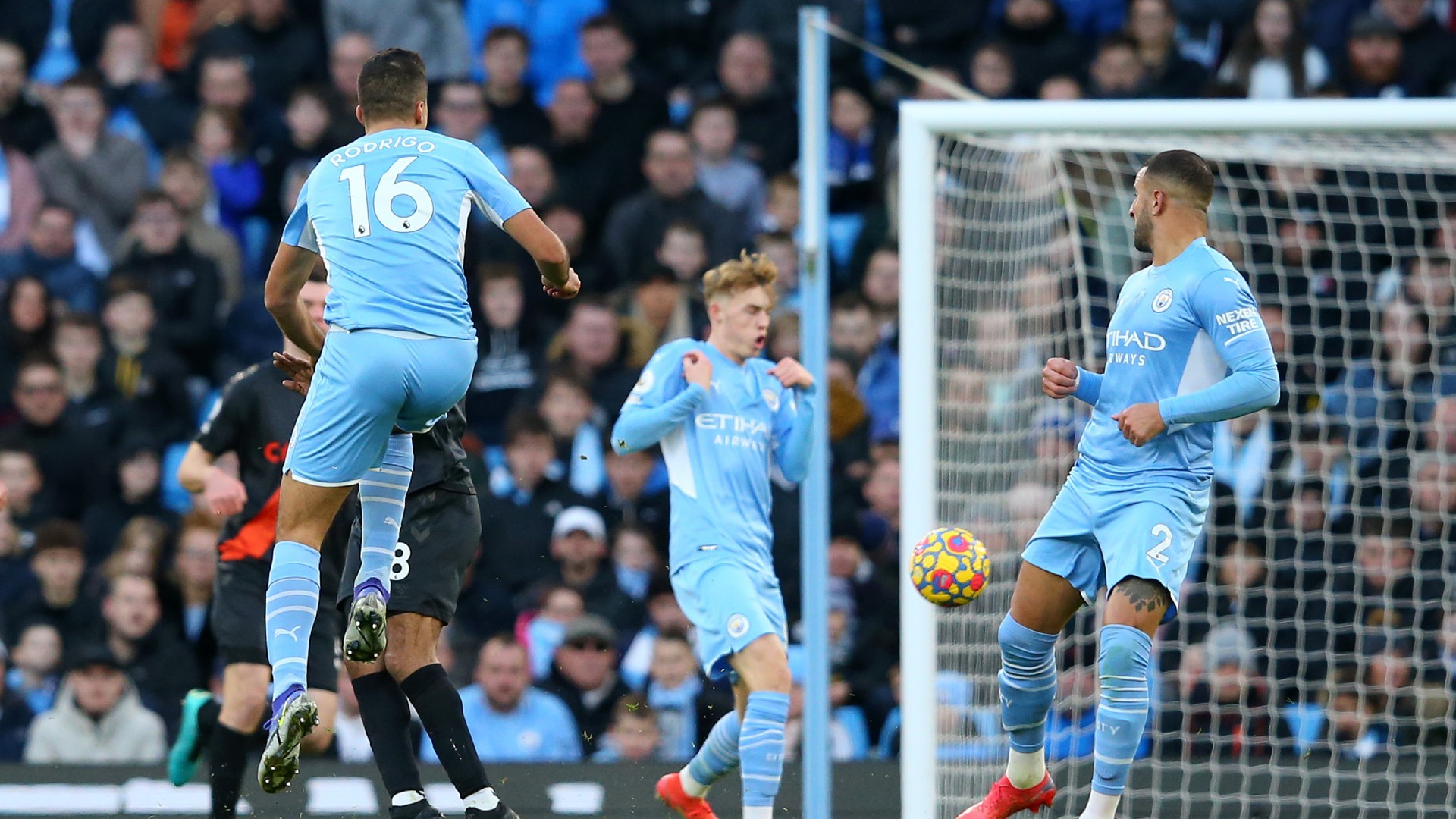 
                        Rodrigo stunner helps City down Everton
                