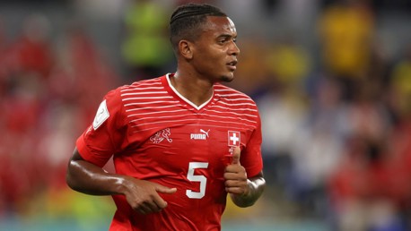 Akanji ajuda Suíça no empate e retorno ao topo do Grupo I