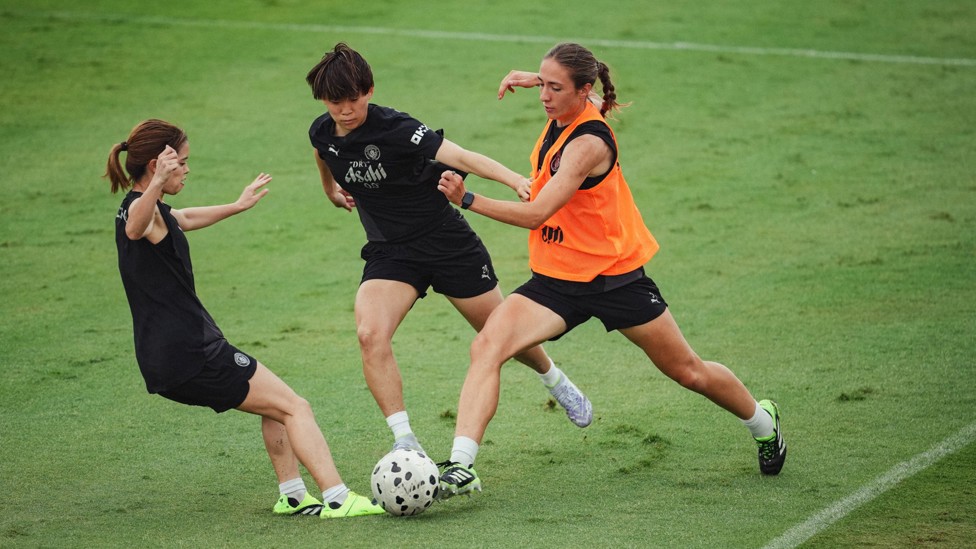 TRICKY TRIO : Yui Hasegawa, Aoba Fujino and Naomi Layzell battle for the ball. 