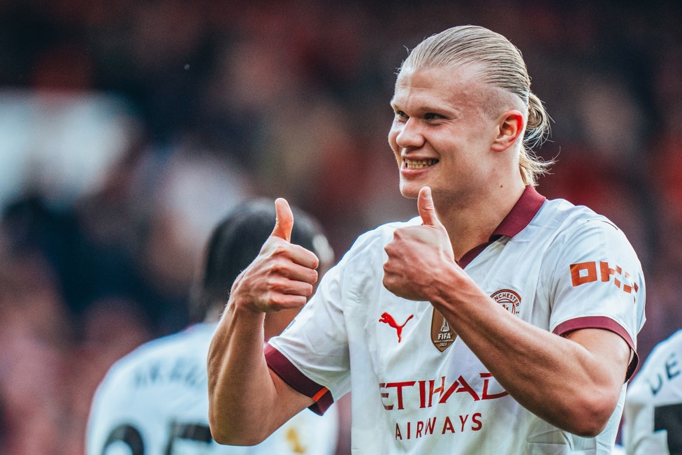 Haaland comemora contra o Forest no City Ground. 