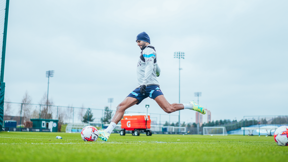 RIYAD TAKES A SHOT : Mahrez making the most of some target practice