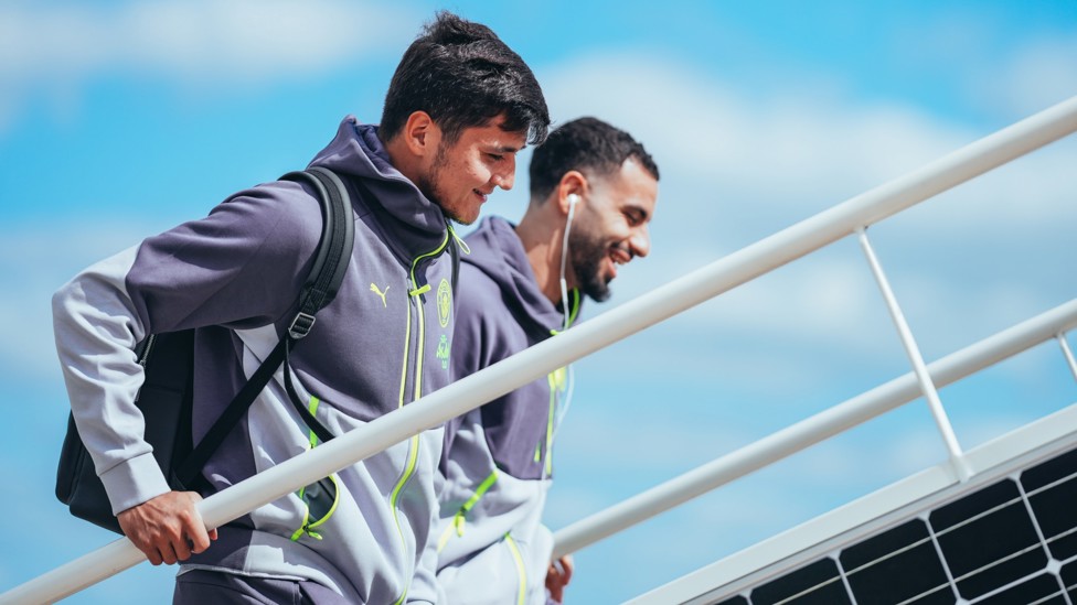 HIGH TIMES : Abdukodir Khusanov and Ait-Nouri board the plane