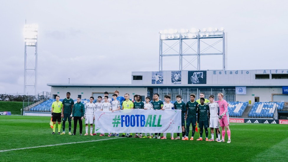 <3  : Both teams ahead of kick-off.